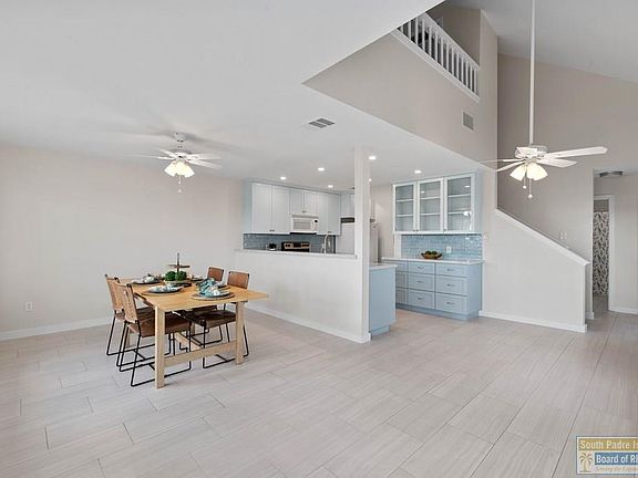 2nd image of 1006 W Scallop St