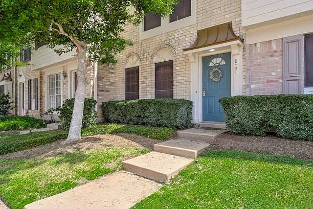 2910 Grants Lake Blvd — Photo 2
