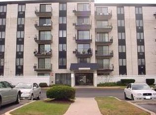 9118 W Elmwood Dr APT 1F, Niles, IL