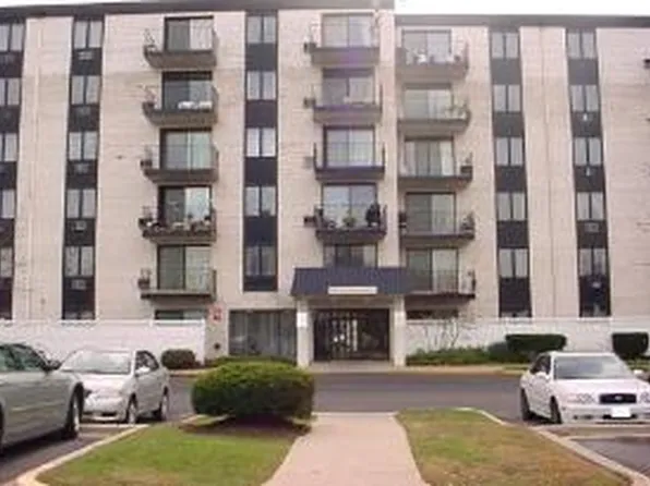 9118 W Elmwood Dr APT 1F, Niles, IL 60714