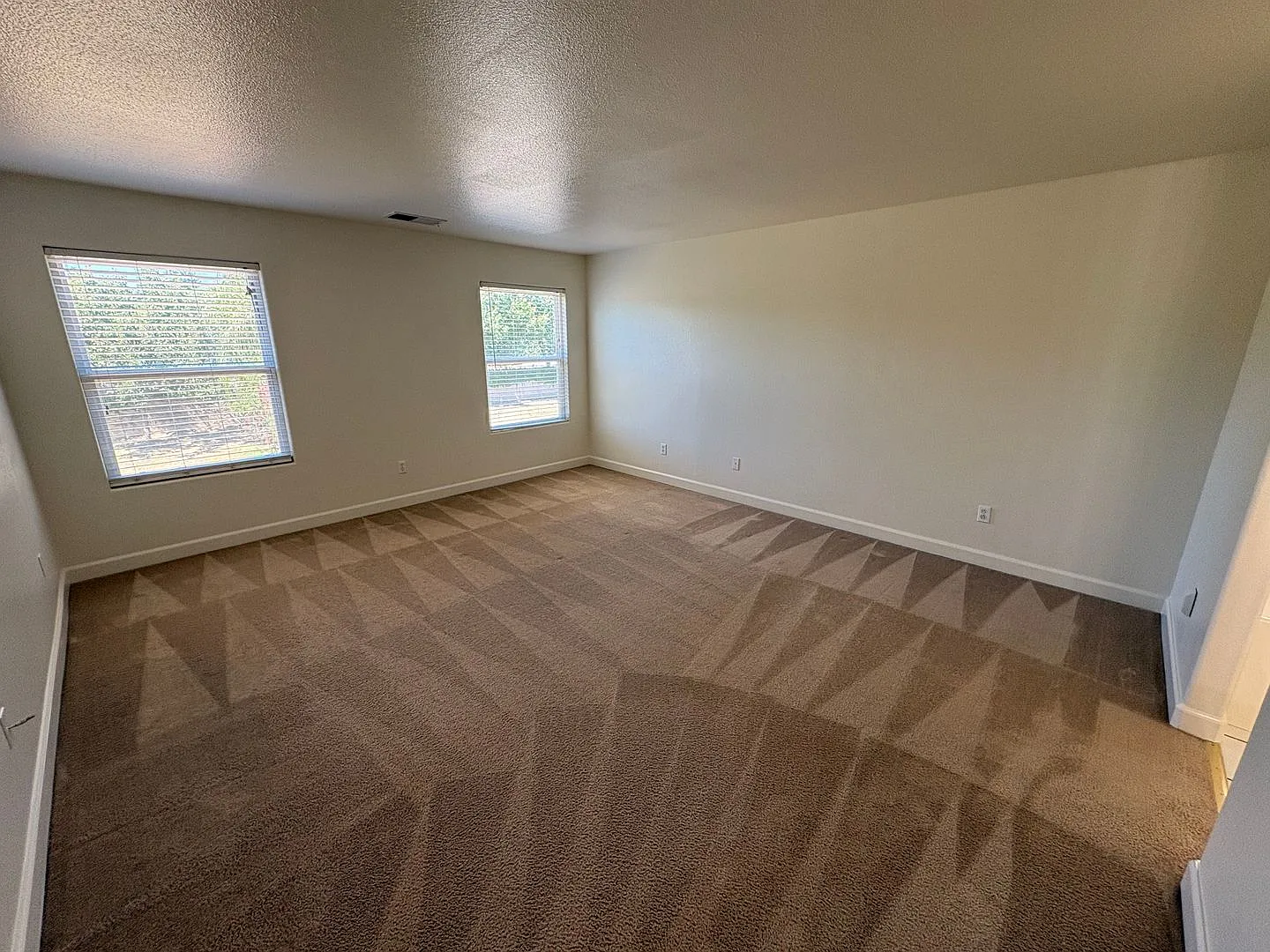 2 Story Home Near Shopping Center Rent Ready! — Photo 3