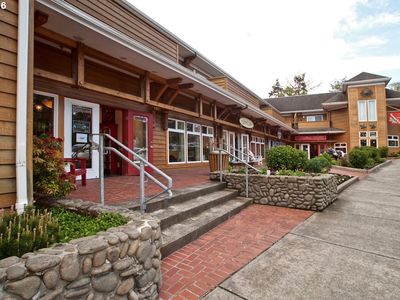 123 S Hemlock St #206, Cannon Beach, OR, 97110