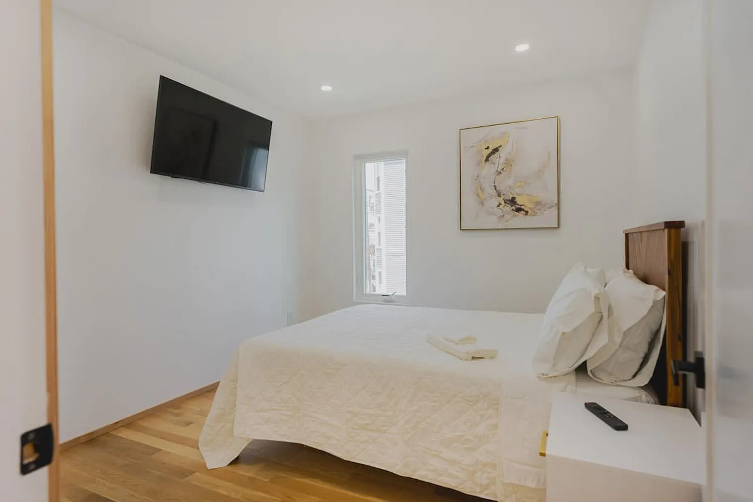 1 bed, 1.0 bath, $2,317 — Photo 1