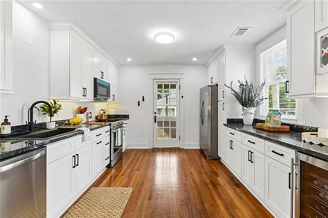 5535 Willow St — Photo 4