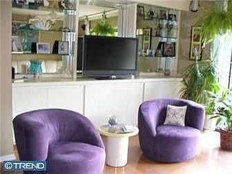 Light, bright living room - HW floors