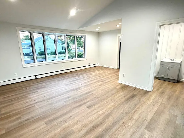 100 Fischer Blvd — Photo 3