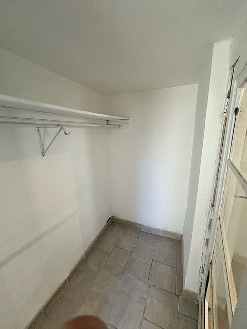 2nd image of 913 N Fairfax Ave APT 1