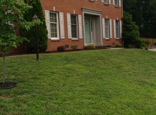 10300 Hyde Park Dr, Evansville, IN 47711
