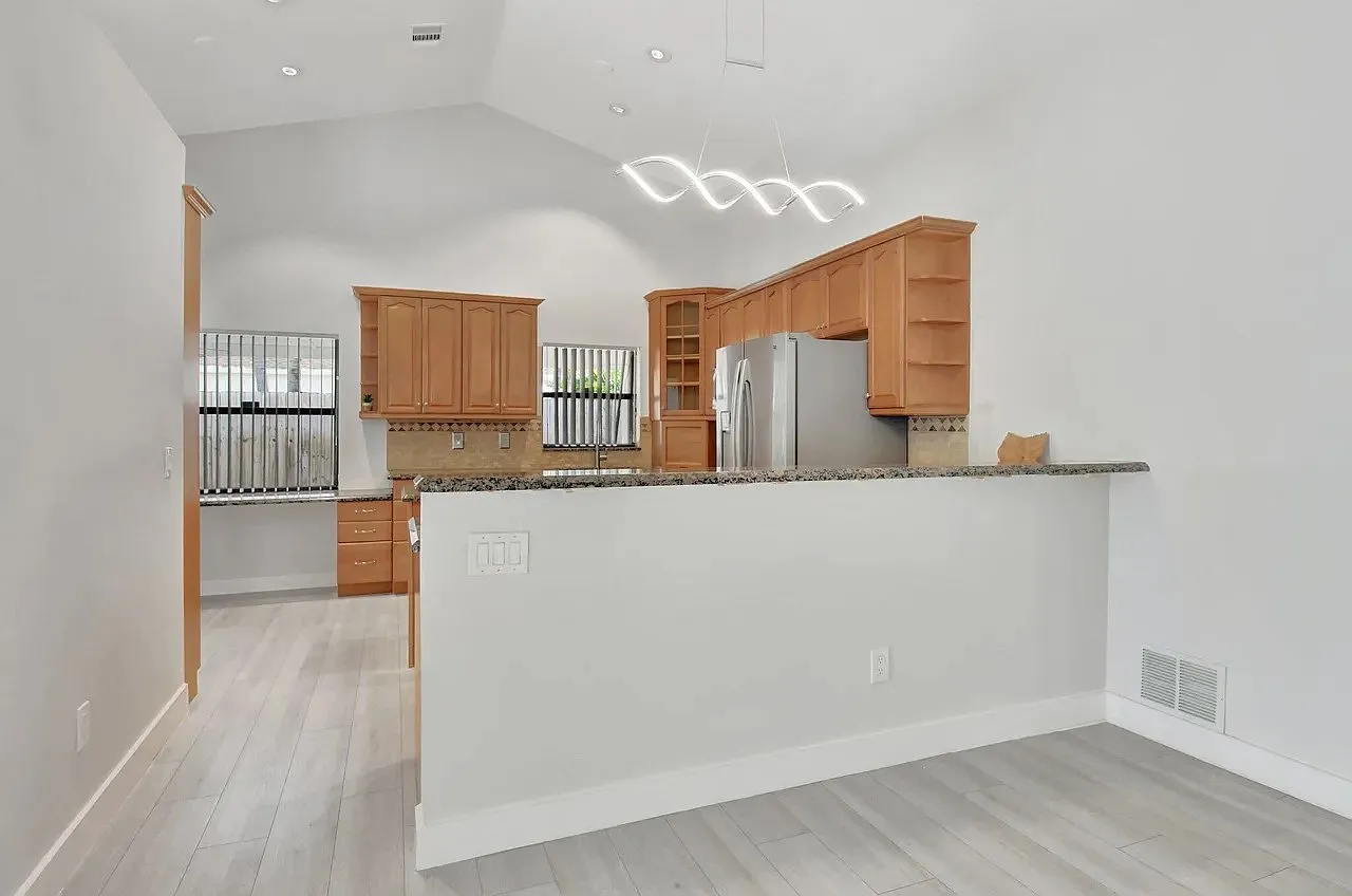 3 bed, 1643 sqft, $3,800 — Photo 4