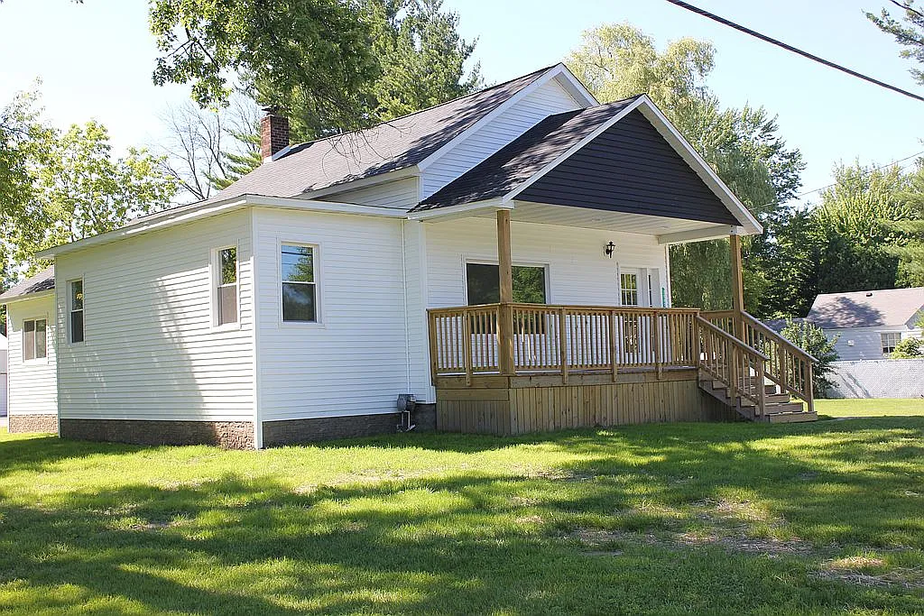 3042 N Euclid Ave photo 1