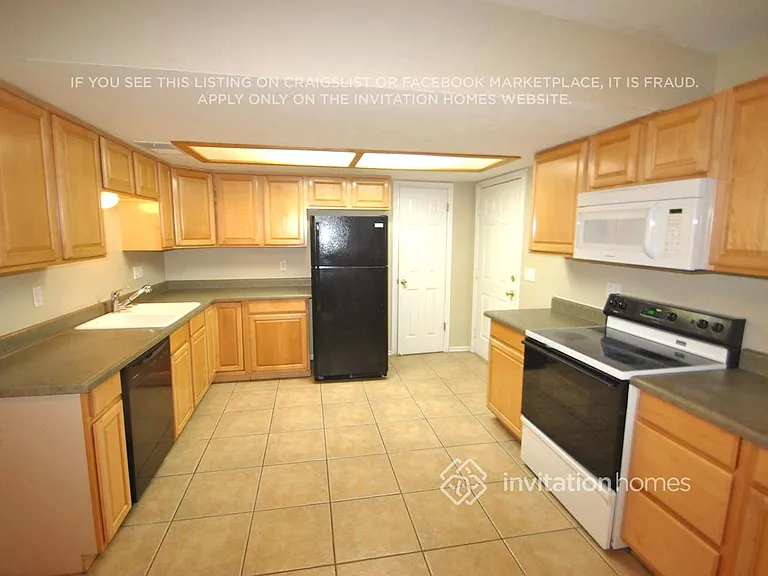 705 N Pine St — Photo 4