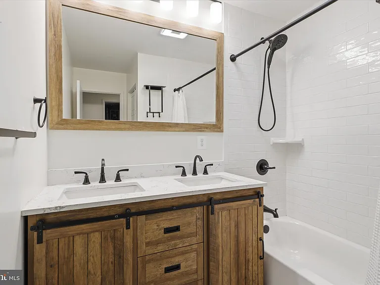 10703 Almond St — Photo 17