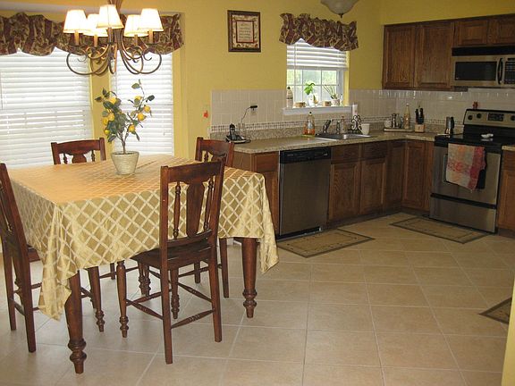 Eat in Kitchen with Bay Window