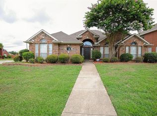 18 Enchanted Ct, Mansfield, TX 76063