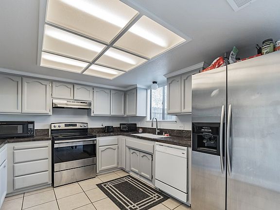 5th image of 3381 La Canada Dr APT 11