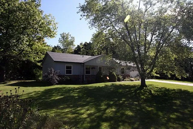110 El Centro Blvd SE photo 1