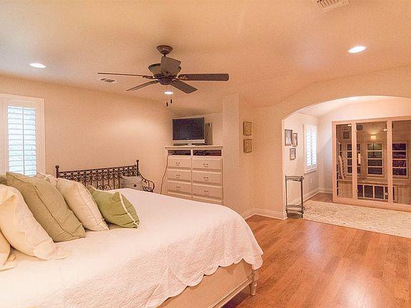 5th image of 33 Parkway Cir