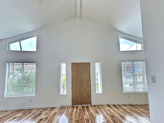 2nd image of 5026 Templeton St