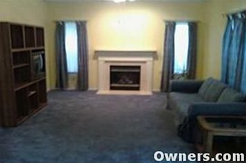 Family room w/gas fireplace