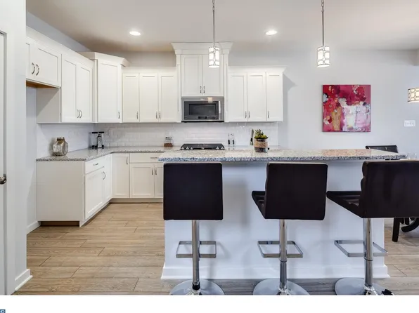 2 Shire Ct, Somerdale, NJ 08083
