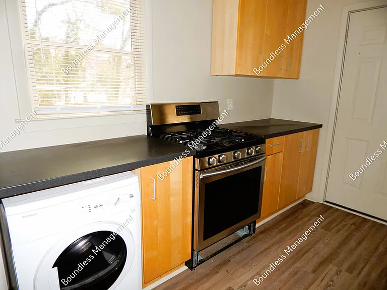 2476B Maple St #B — Photo 9