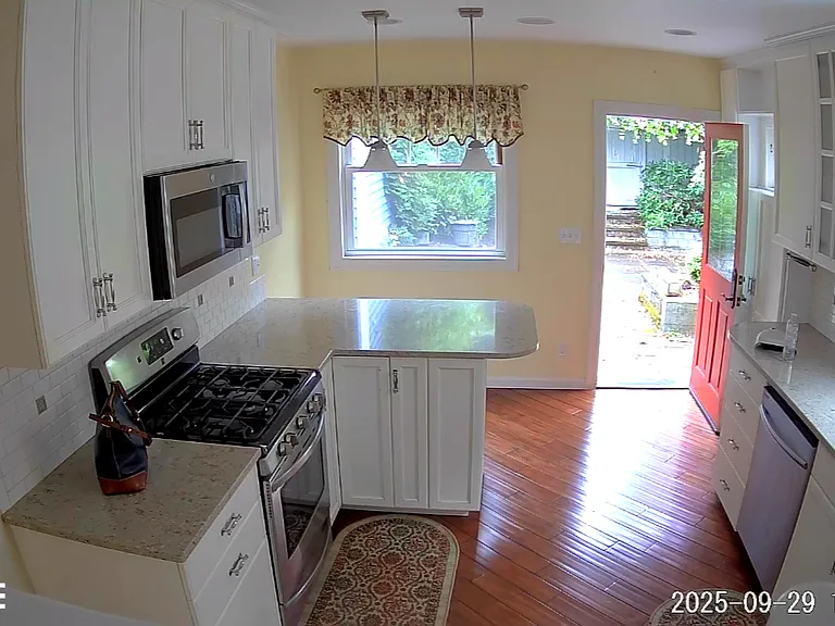2616 Franklin Ave E — Photo 5