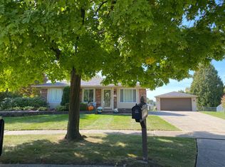19210 Cooper St, Clinton Township, MI 48038