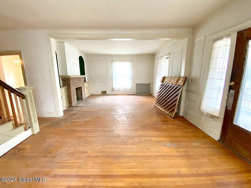 4th image of 23 Coolidge Avenue