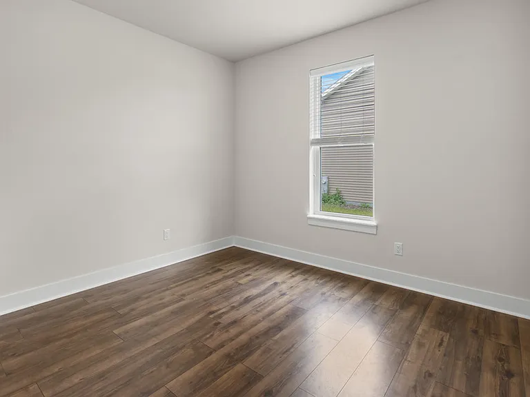 W218N16046 Tiger Lily Dr — Photo 21