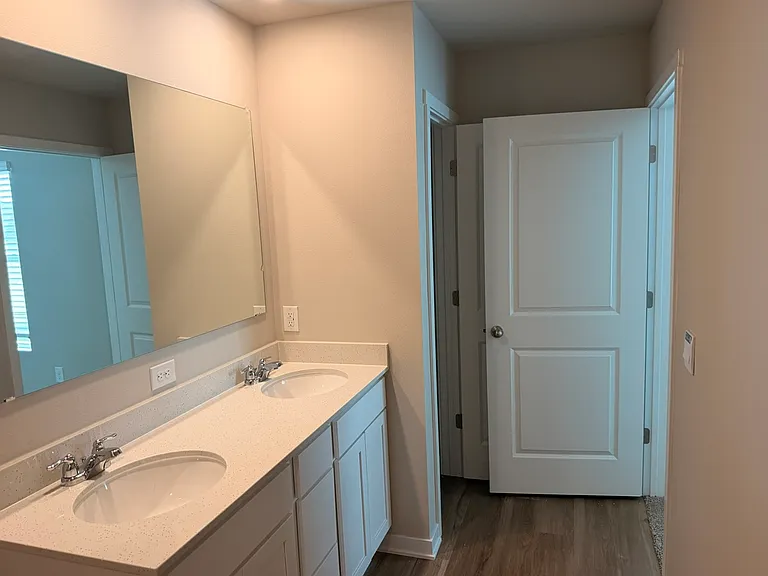 513 Kinley Dr — Photo 4