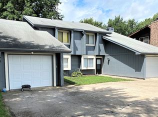 1613 SW Chelsea Dr, Topeka, KS 66604