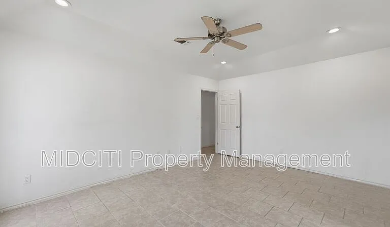 1233 Hollyhock Ln — Photo 20