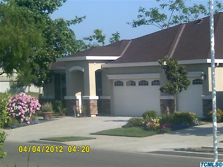 3845 E Harter Court SE photo 1