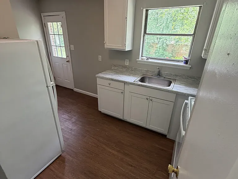 544 Smithfield Ave — Photo 4