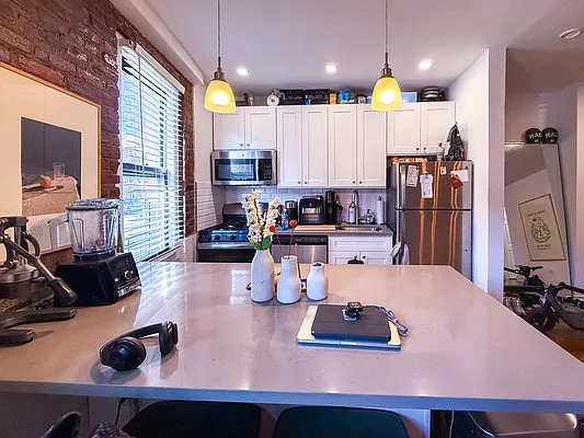 Rented by Gravity Real Estate Advisors | media 37