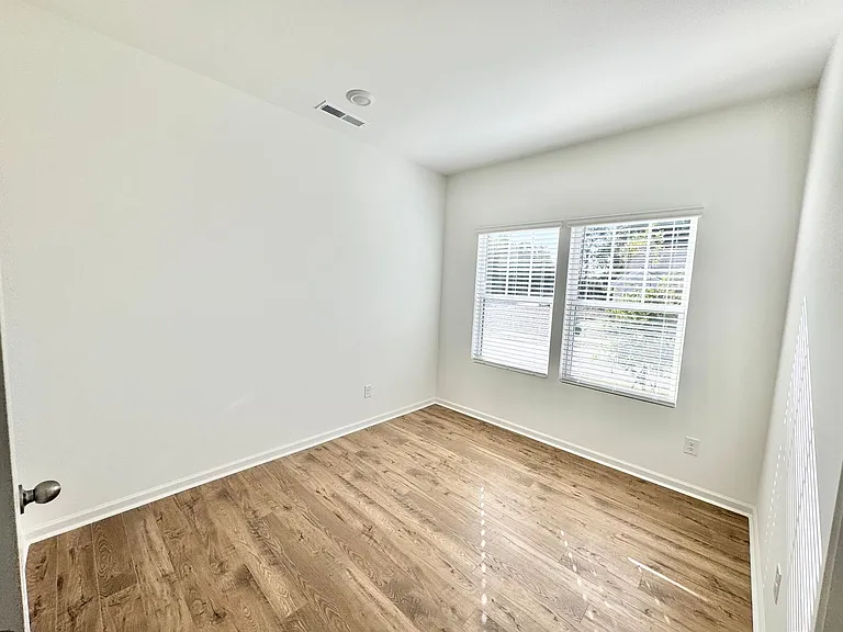 108 Cougar Ln — Photo 4