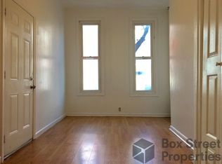 200 Green St APT 1L, Brooklyn, NY 11222