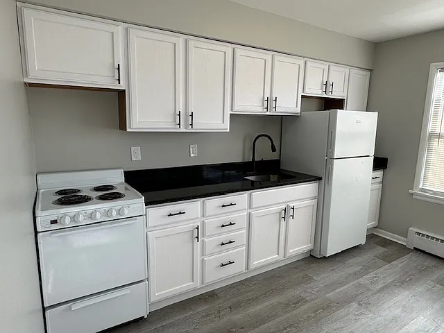 182 W North St — Photo 2