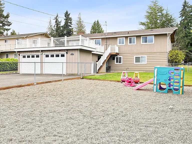 W 19th St — Photo 1