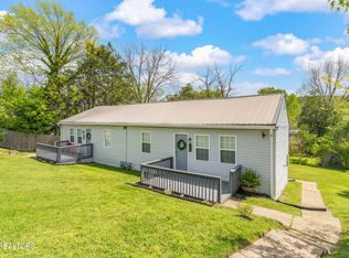 369 Robertsville Rd, Oak Ridge, TN 37830