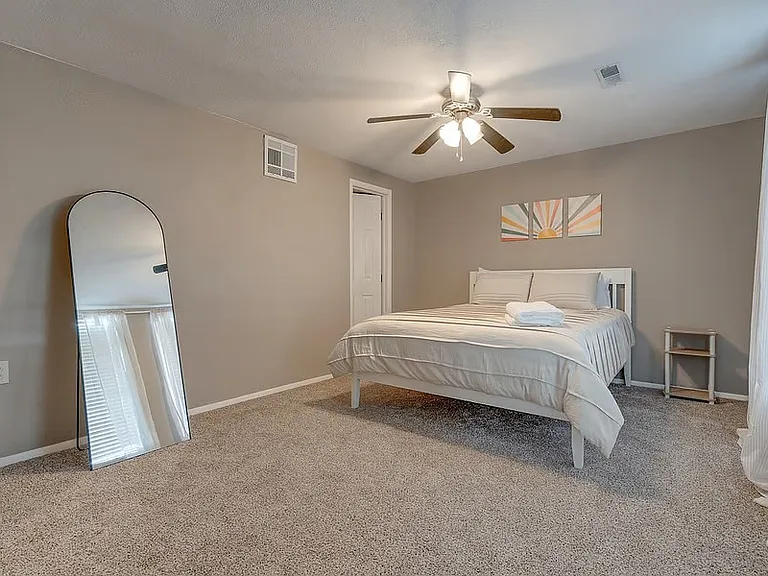 731 N Santa Anna — Photo 10