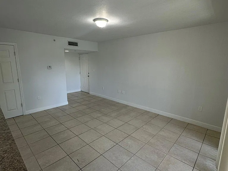 21050 SW 87th Ave #208 — Photo 3