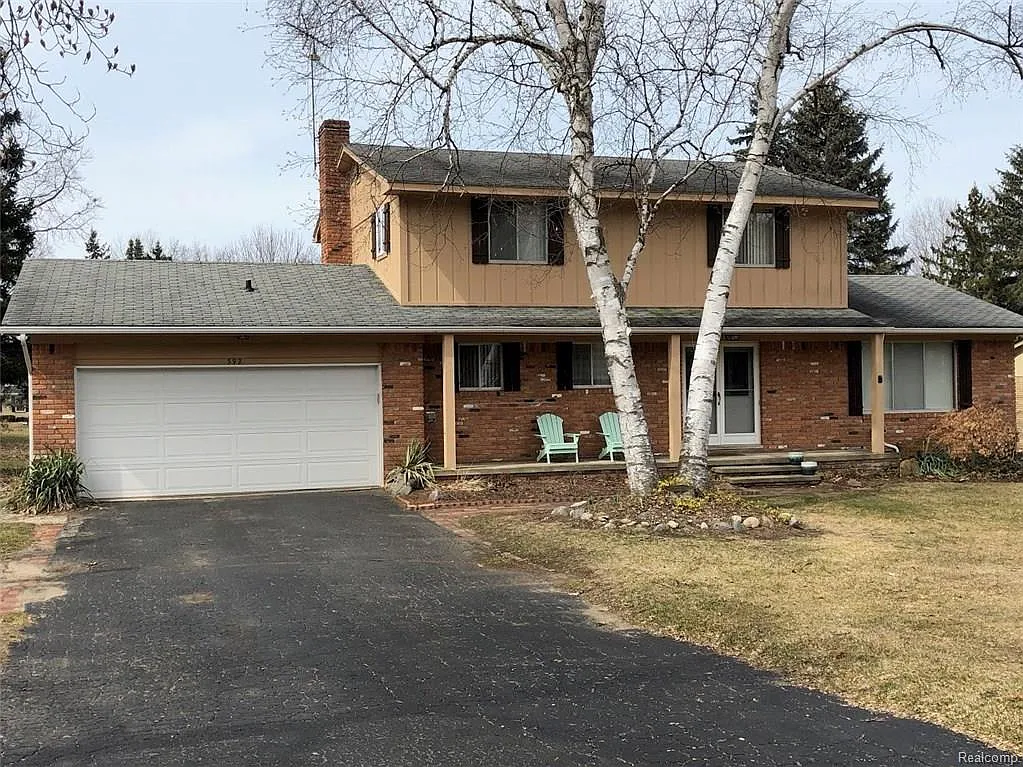 392 Melinda Cir E photo 1