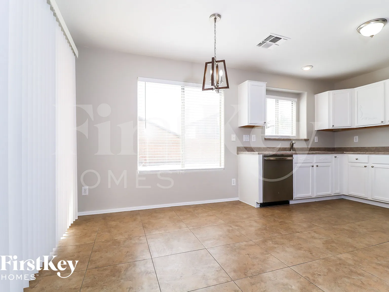 3 bed, 2.5 bath, 1611 sqft, $1,805 — Photo 4