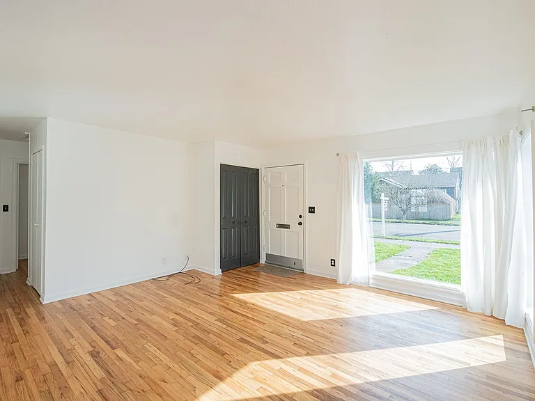 3033 N Halleck St — Photo 16
