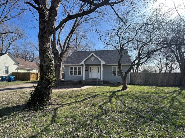 2310 N 5th St, Saint Charles, MO 63301