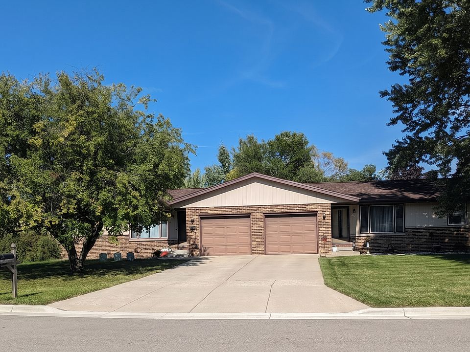 1st image of 2423 Sauk Dr