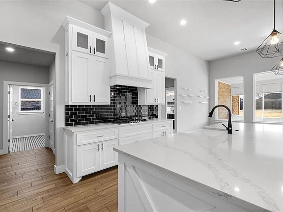 5th image of 7625 NE Northgate Dr