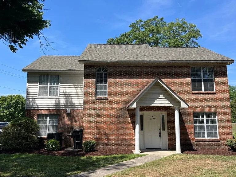 1000 Mount Holly Huntersville Rd #B — Photo 1