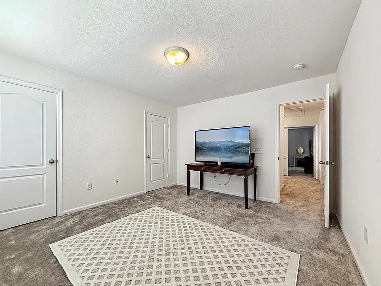 129 Corcoran Ln — Photo 35